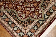 赤い色の玄関マットシルク手織りペルシャ絨毯クム56057