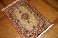 絹のラグマット手織りシルクペルシャ絨毯メダリオン56090