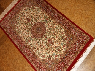 ハイクオリティーシルクの手織り玄関マットクム産地ペルシャ絨毯59095