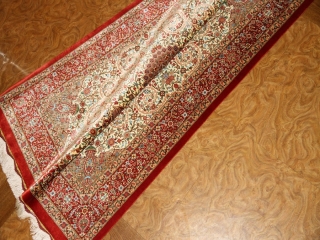 ハイクオリティーシルクの手織り玄関マットクム産地ペルシャ絨毯59095