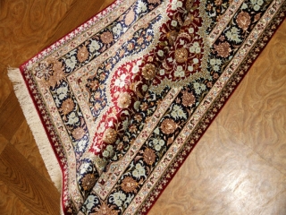 赤い色の玄関マットシルク手織りペルシャ絨毯クム56057