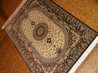 渋い色合いのシルク玄関マット手織りペルシャ絨毯56056