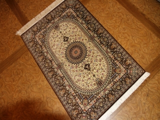 渋い色合いのシルク玄関マット手織りペルシャ絨毯56056