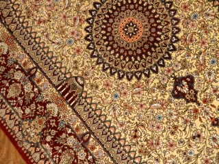 絹のラグマット手織りシルクペルシャ絨毯メダリオン56090