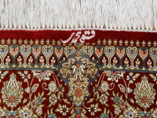 絹のラグマット手織りシルクペルシャ絨毯メダリオン56090