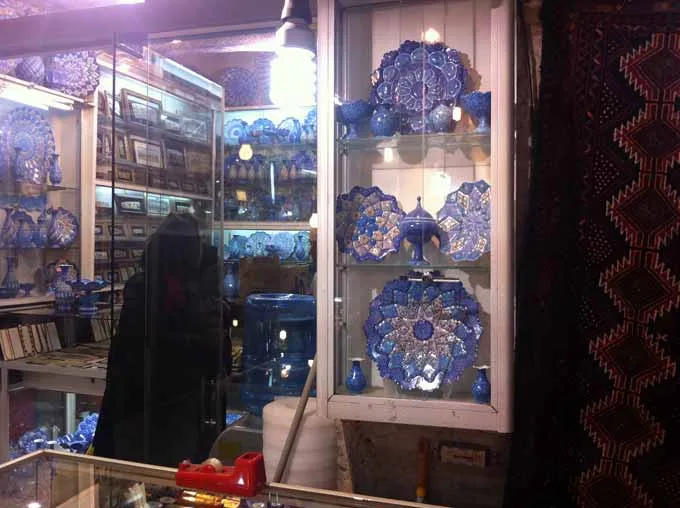 イランの民芸品ミナカリ（七宝焼き）