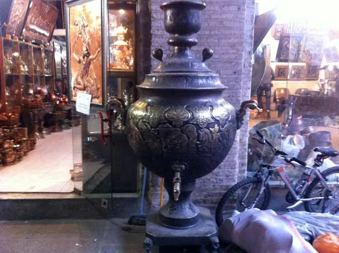 イランの民芸品ミナカリ（七宝焼き）
